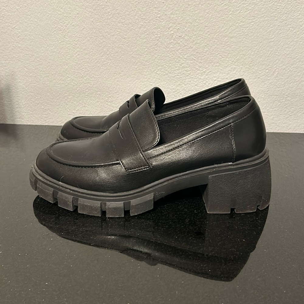 Almost new women’s Mary Jane’s